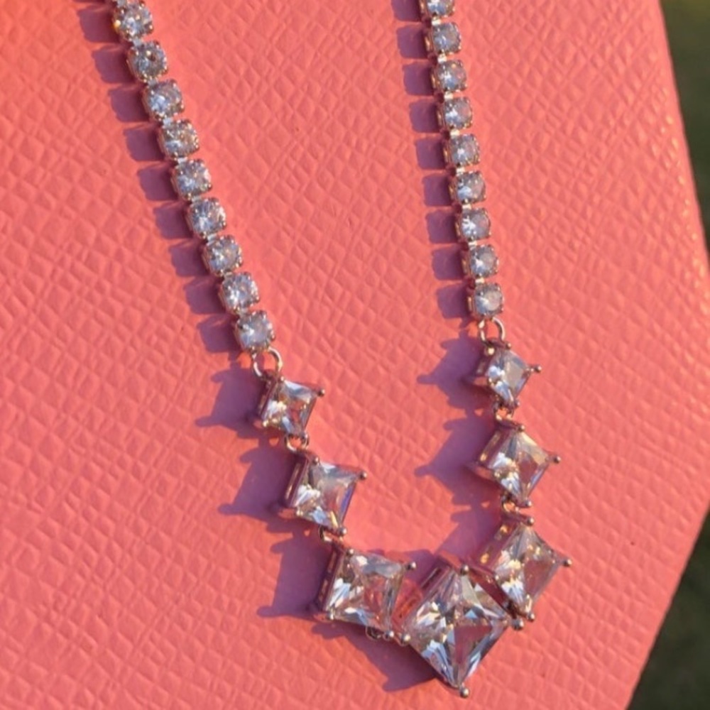 Gorgeus rhodium plated Swarovski elements necklace - Picture 2 of 12